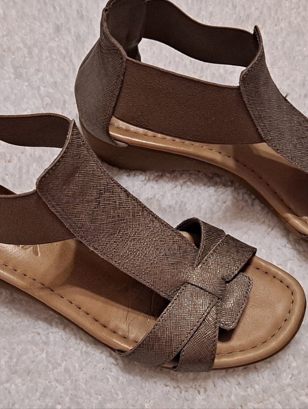 The Flexx Women’s Metallic Brown Wedge Sandals Sz 8 - Picture 3 of 7